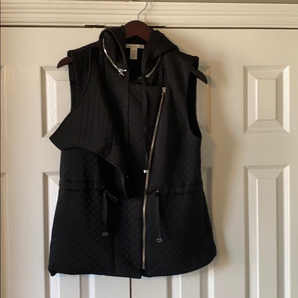 Women’s blk zip up vest sz M